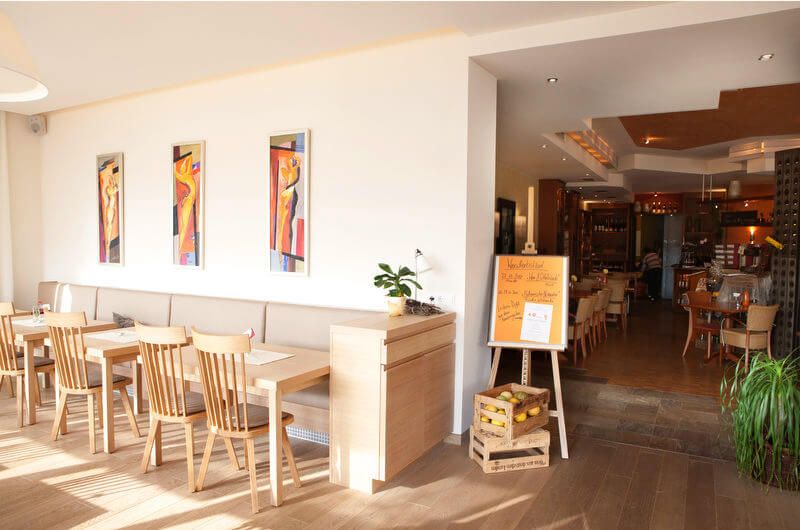 Longuich, Vinothek des KulturWeingutes Longen-Schlöder © Maurice Shourot Innenansicht der Vinothek des KulturWeingutes Longen-Schlöder in Longuich.