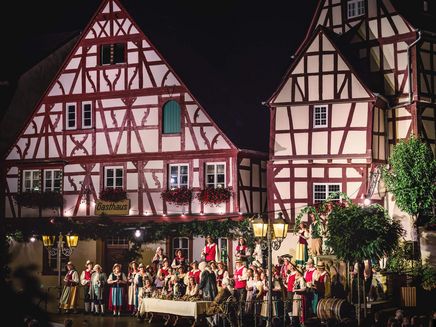 Zeltingen-Rachtig, Operetten-Kulisse © Gemeinde Zeltingen-Rachtig/Susanne Schug Ansicht auf die Operetten-Kulisse in Zeltingen-Rachtig.