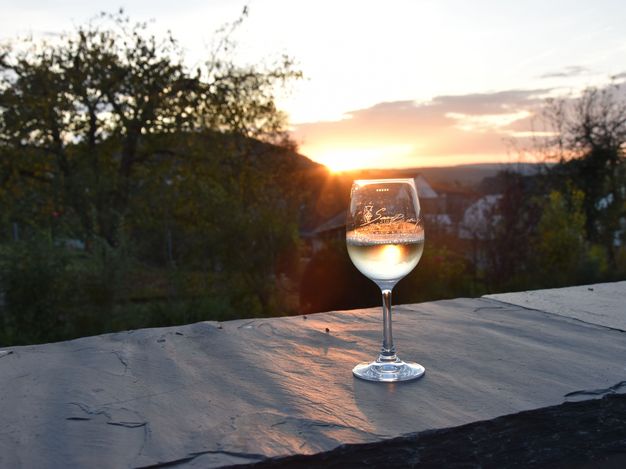 Sonnenuntergang im Weinglas