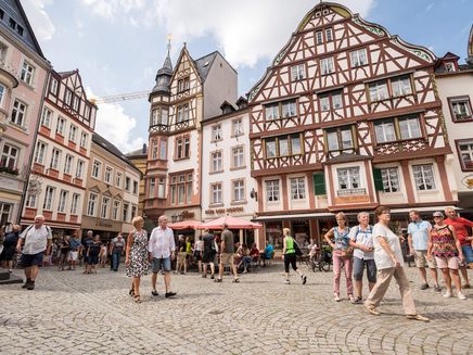 Bernkastel-Kues, Marktplatz © Rheinland-Pfalz Tourismus GmbH/Dominik Ketz Ansicht auf den Marktplatz in Bernkastel-Kues.