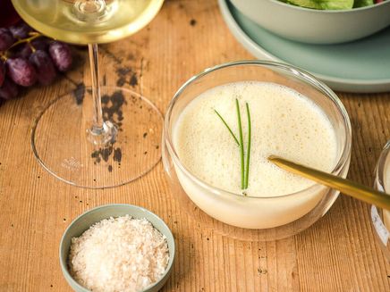 Rieslingschaumsüppchen © Foodistas Ansicht auf ein Rieslingschaumsüppchen.