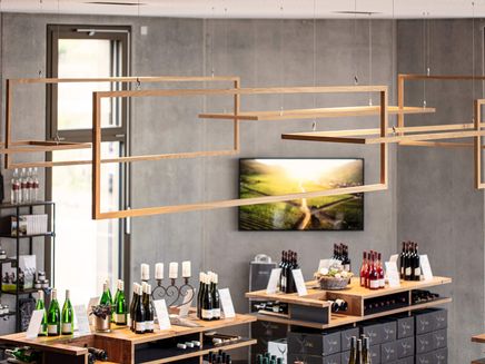 Ernst, Weingut Dax © Julia Berlin Innenansicht der Vinothek im Weingut Dax.