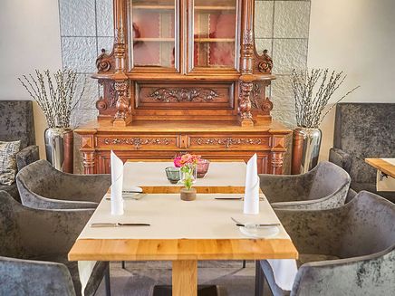 Reil, Heim´s Restaurant © Hotel Reiler Hof GmbH & Co. KG Ansicht auf einen gedeckten Tisch in Heim´s Restaurant.
