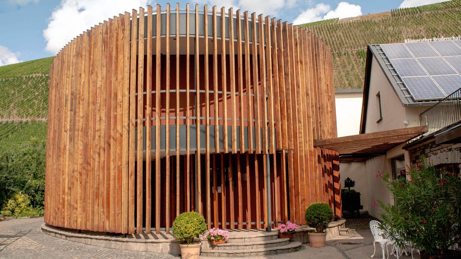 Klüsserath, Vinothek des Weingutes Regnery © Sebastian Lauff, archimag.de Ansicht auf die Vinothek des Weingutes Regnery in Klüsserath.