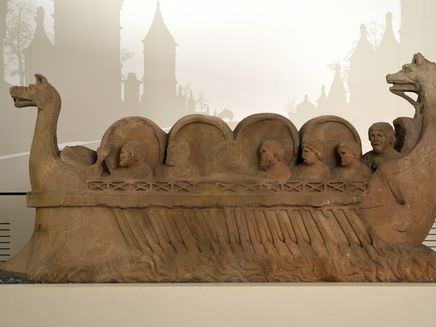 Nachbildung Römisches Weinschiff © Rheinisches Landesmuseum Trier / T. Zühmer Sandsteingebilde eines Weinschiffes aus der Römerzeit