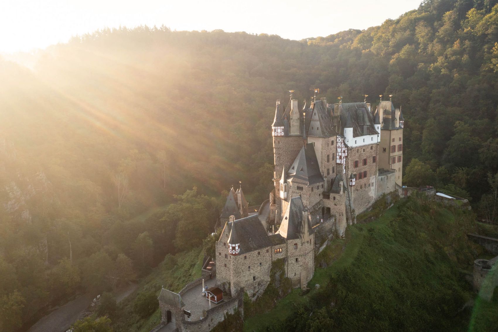Wierschem, Burg Eltz © Mosellandtouristik GmbH / Dominik Ketz Gesamtansicht von Burg Eltz