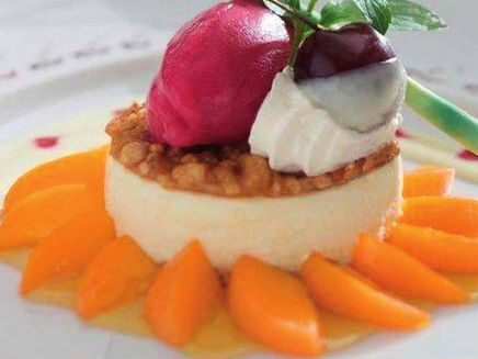 Treis-Karden, Vanille-Quark-Törtchen im Schloß-Hotel Petry © Schloß-Hotel Petry OHG Gericht Vanille-Quark-Törtchen im Schloß-Hotel Petry.