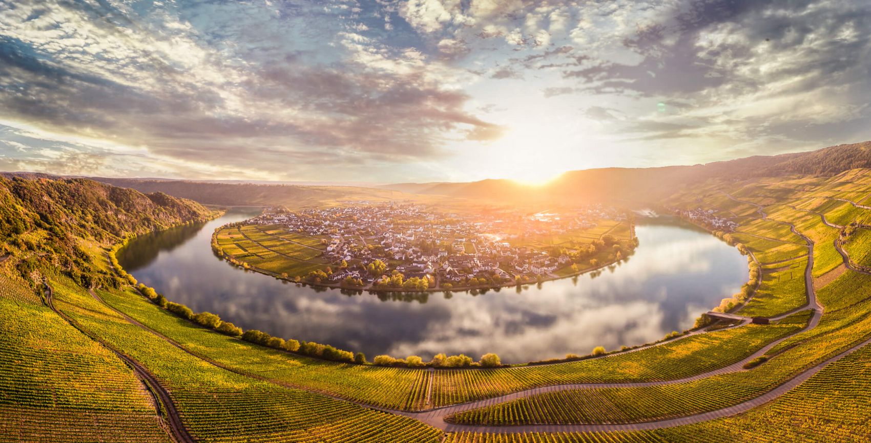Piesport, Moselschleife © Fabian Graf Ansicht auf die Moselschleife bei Piesport in herbstlicher Stimmung.