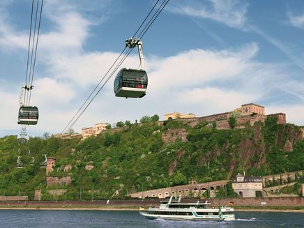Koblenz, Festung Ehrenbreitstein © Generaldirektion Kulturelles Erbe/ Ulrich Pfeiffer Ansicht auf die Festung Ehrenbreitstein mit der Seilbahn über den Rhein in Koblenz.