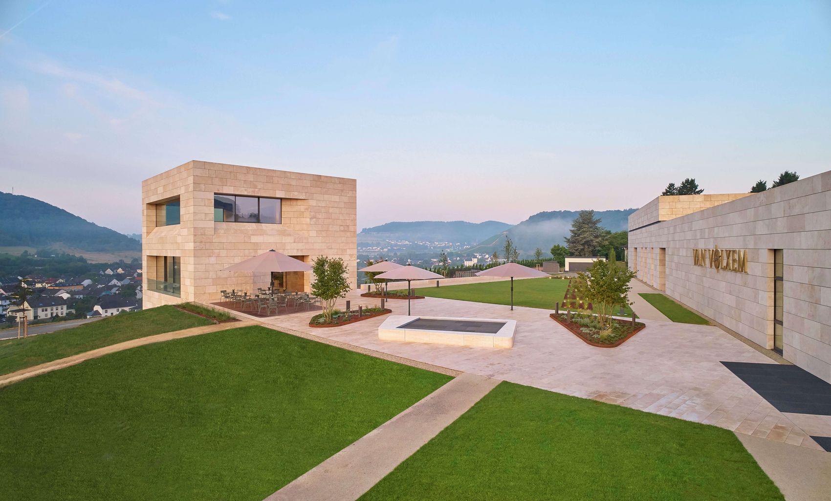 Wiltingen, Weingut Van Volxem © Weingut Van Volxem Außenansicht auf das Weingut Van Volxem in Wiltingen.