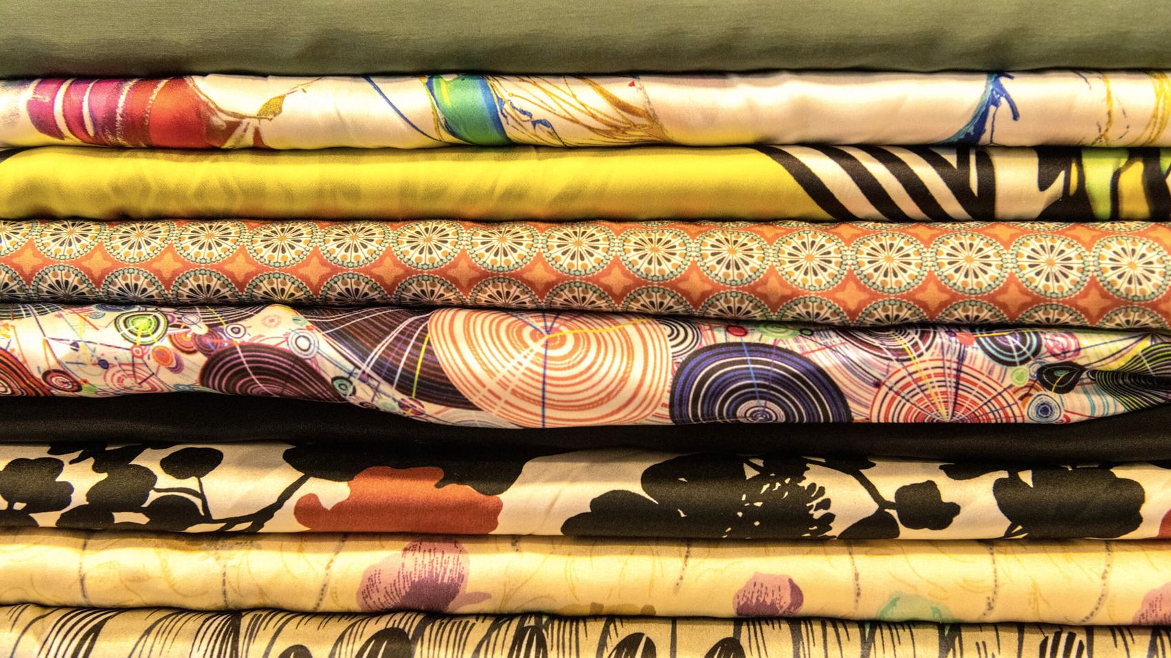 Trier, Neustraße, Stoffe im Neusia © Mosellandtouristik GmbH/Dominik Ketz Ansicht auf bunte Stoffe im Geschäft Neusia.