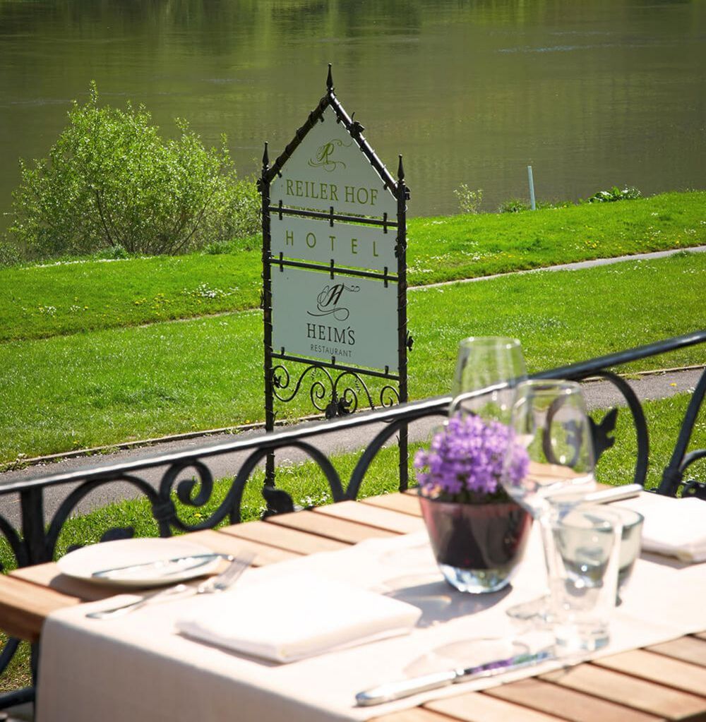 Reil, Außenterrasse Hotel Reiler Hof © Hotel Reiler Hof GmbH & Co. KG Ansicht auf die Außenterrasse Hotel Reiler Hof.